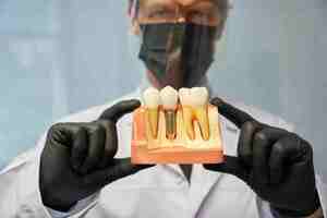 Cum alegi clinica potrivita pentru implant dentar in Bucuresti