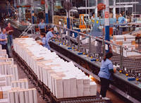Afacerile din industrie au scazut cu 8% in august