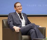 Cel mai bine platit CEO femeie din America s-a nascut barbat