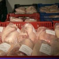 Controale in supermarketuri: tone de vin si sute de kilograme de carne, retrase de la vanzare