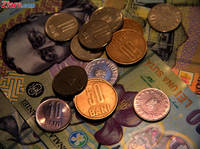 Curs euro-leu: Euro creste usor dar sigur, in timp ce dolarul o ia la vale
