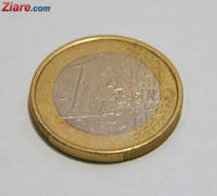 Curs euro-leu: Leul scade fata de euro si dolar, dar isi ia avant fata de franc