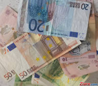 Curs valutar: Euro continua sa scada, dolarul prinde avant