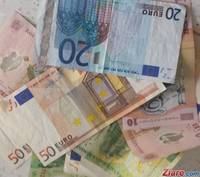Curs valutar: Euro sare de 4,52 lei, pentru ca investitorii au tot mai putina incredere in leu