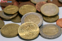 Curs valutar: Euro stagneaza iar dolarul creste