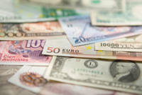 Curs valutar 02 iulie: Cele mai bune cotatii pentru euro si dolari