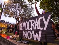 Democratie versus dictatura: Care asigura crestere economica pe termen lung?