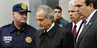 Doi complici ai lui Bernard Madoff, arestati pentru implicarea in schema Ponzi