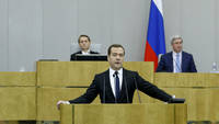 Economia Rusiei o ia la vale - Medvedev: Platim pretul pentru anexarea Crimeii