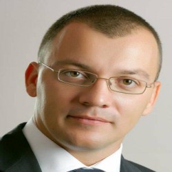 Deputatul Mihail Boldea, cautat de politie pentru mai multe inselaciuni, a fugit din tara