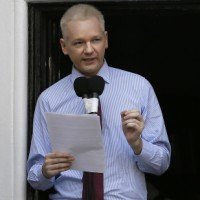 Fondatorul WikiLeaks a riscat arestarea. Afla ce a facut