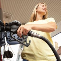 Bancpost transforma carburantul in bonus pe card la benzinariile Agip