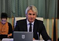 Functionarii care gestioneaza fonduri UE vor avea salarii mai mari si masini monitorizate prin GPS