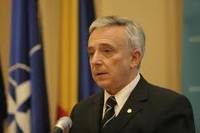 Isarescu: Cei care comenteaza actiunile BNR limitandu-se la evolutia cursului gresesc