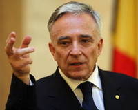 Isarescu: Creditele in lei vor fi convertite in credite in euro