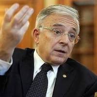 Isarescu: Romanii au de ce sa ramana in tara, cursul va fi stabil in continuare