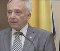 Isarescu cere ca dialogul pe probleme economice sa fie imbunatatit