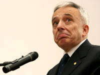 Mugur Isarescu: Ucraina are probleme si banii vin in Romania