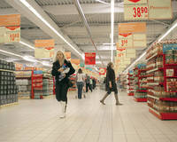 Piata romaneasca de retail a scazut cu 10-12% in 2010