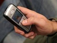 Romanii vorbesc mai putin la telefonul mobil. Factura a scazut si cu 20%