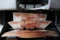 Rusia are nevoie de bani. Rezervele valutare din exportul de petrol, prima victima