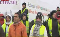 Soferii protesteaza in fata Parlamentului: Cu zero accidente, tarife RCA demente!