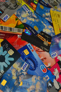 Tinerii romani fug de Internet Banking - cati isi platesc online facturile