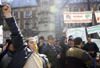 Trafic blocat in centrul Bucurestiului de un protest la Guvern (Video)