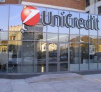 Profitul UniCredit s-a injumatatit in 2009