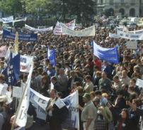 Sindicalistii mentin programul de proteste si se intalnesc si marti cu reprezentantii guvernului 