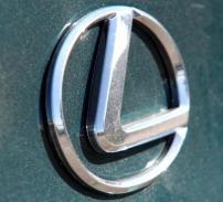 Toyota suspenda vanzarile de Lexus