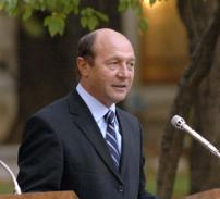 Basescu: Sper ca indemnizatia pentru cresterea copilului sa fie minim afectata