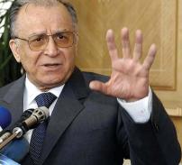 Iliescu: Caderea Guvernului nu rezolva problema