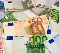 Euro, nou maxim fata de dolar 