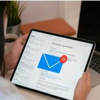 Mai puține cuvinte, mai multă claritate: Cum să scrii e-mailuri care lucrează pentru tine